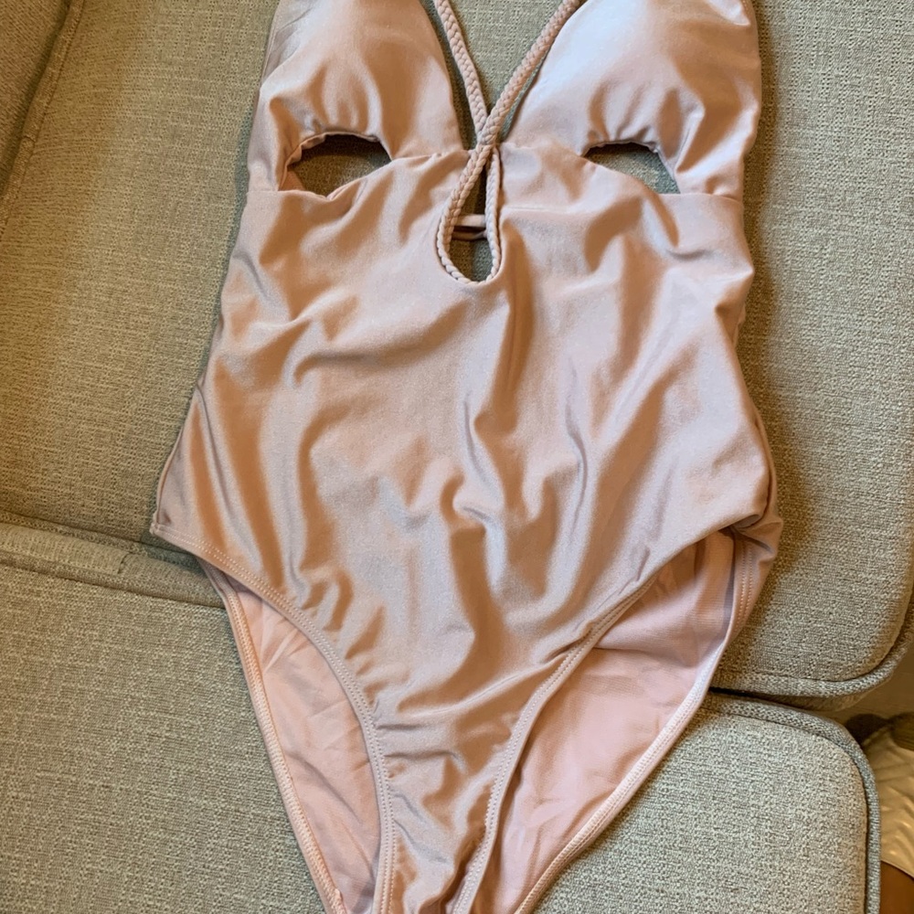 👙🤎🌴 - Picture 2 of 3